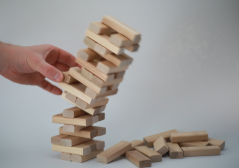 Jenga e le sue regole【2024】Come si gioca a Jenga?