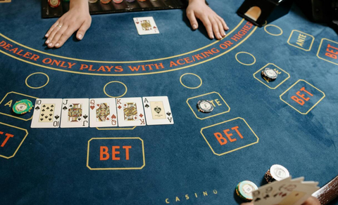 Blackjack-playing-strategies-to-improve-your-play